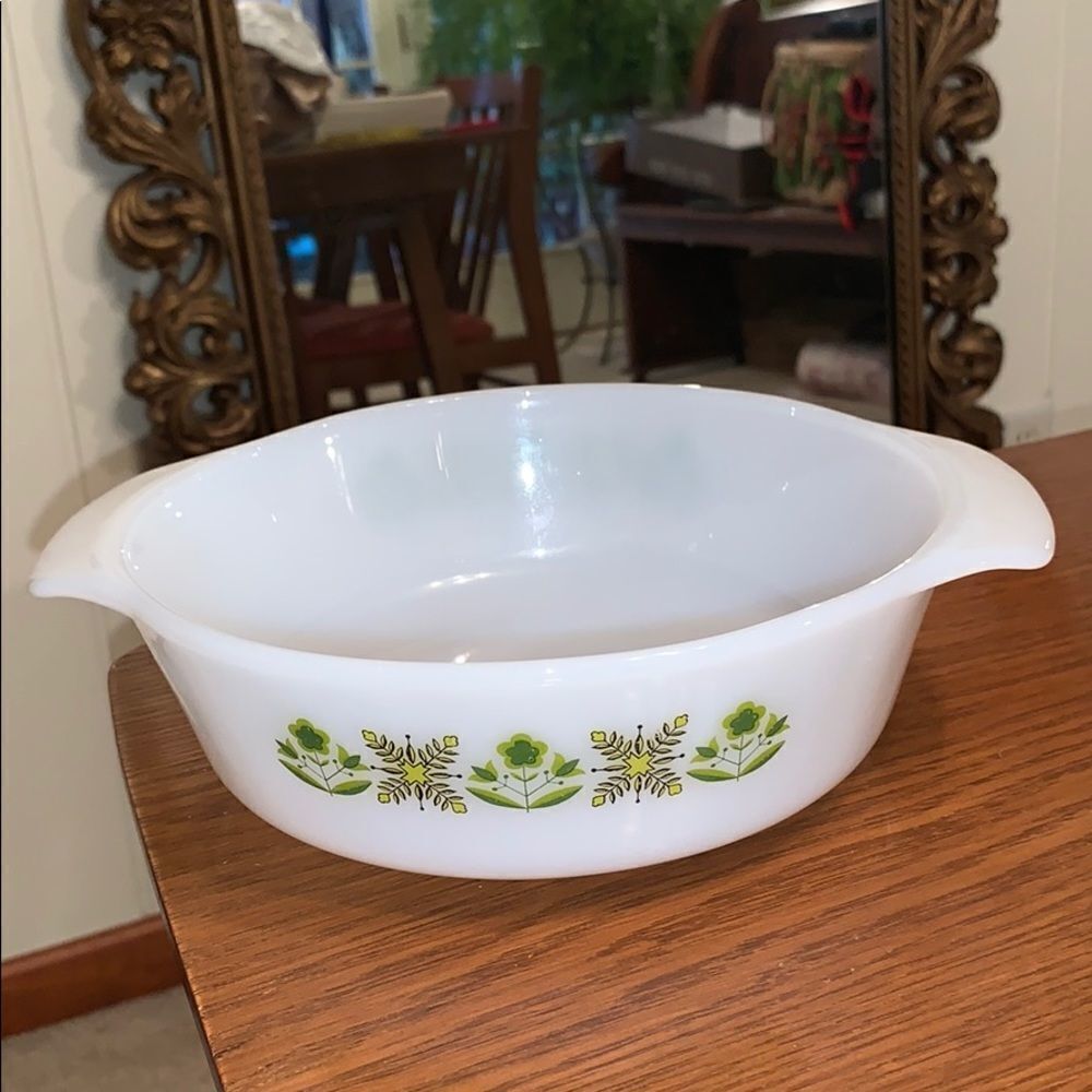Vtg Meadow Green Fire King casserole dish‎